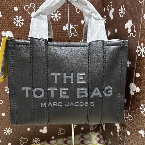 MARC JACOBS マークジェイコブス .